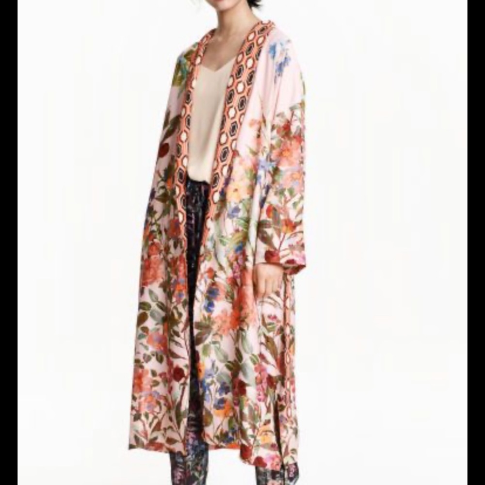 Please let me find this H&M kimono robe in an xs or maybe could try a small!!!